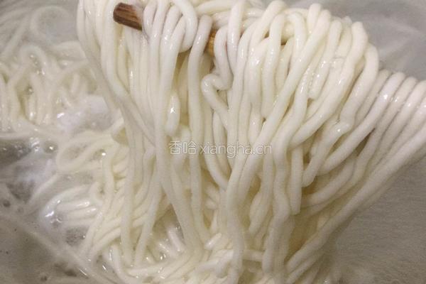 韭苗鹅肝蛋炒面的做法图解2