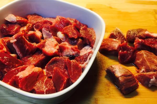 清炖牛肉汤的做法图解1