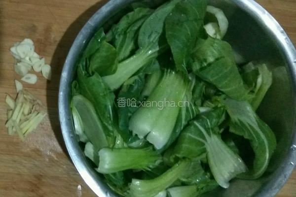 粉皮焖油菜的做法图解1