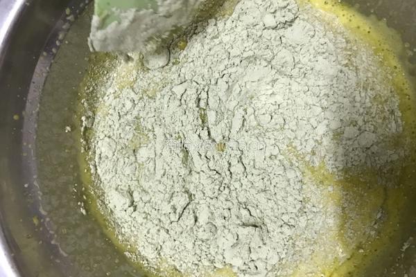 抹茶戚风蛋糕8寸的做法图解5