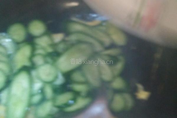 黄瓜炒鸡蛋的做法图解3