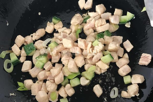鸡胸肉三丁的做法图解3