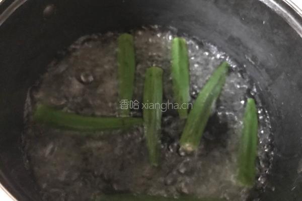 原创西葫芦培根虾仁秋葵饭团的做法图解2