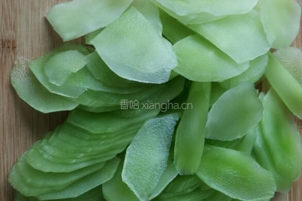 素炒莴笋的做法图解1