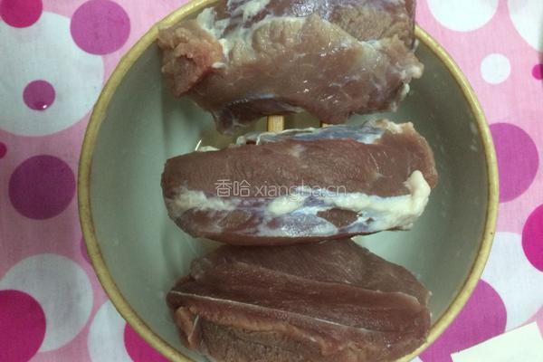 电饭锅叉烧的做法图解1