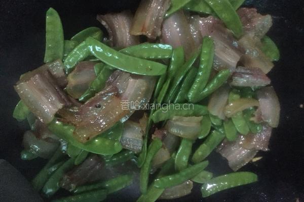 荷兰豆炒腊肉的做法图解4