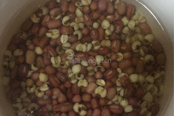 薏米红豆汤的做法图解1
