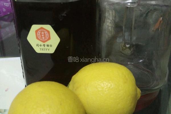 每天来一杯蜂蜜柠檬水美容养颜还瘦身哦的做法图解1