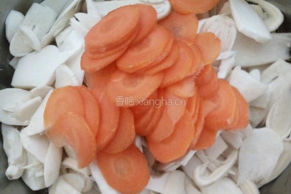 鸡腿菇炒肉片的做法图解2