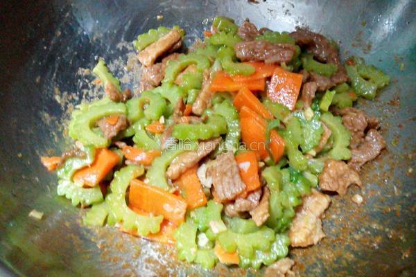 苦瓜炒肉的做法图解15
