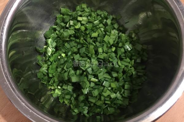 韭菜鸡蛋饼的做法图解1