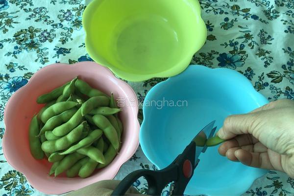 盐水毛豆的做法图解1
