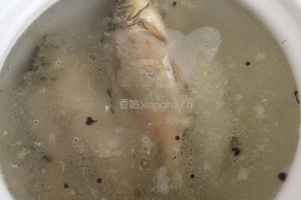 鲫鱼炖豆腐的做法图解5