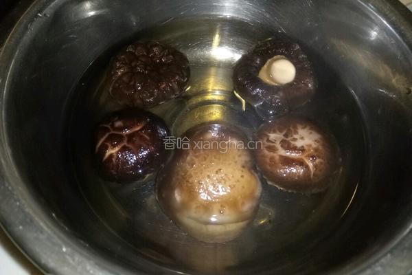 香菇娃娃菜炒银丝面的做法图解3