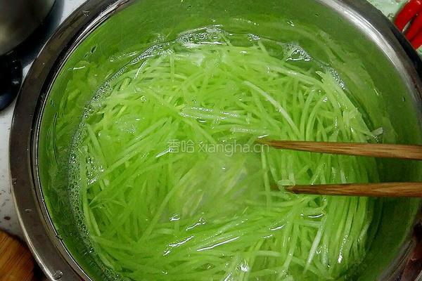 凉拌莴苣丝的做法图解4
