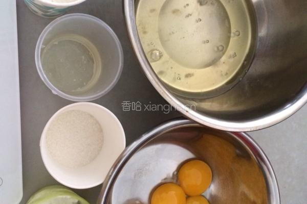 戚风蛋糕的做法图解2