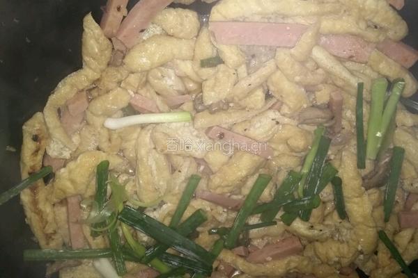 油豆腐炒火腿的做法图解8