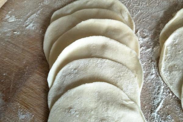 芹菜猪肉馅饺子的做法图解7