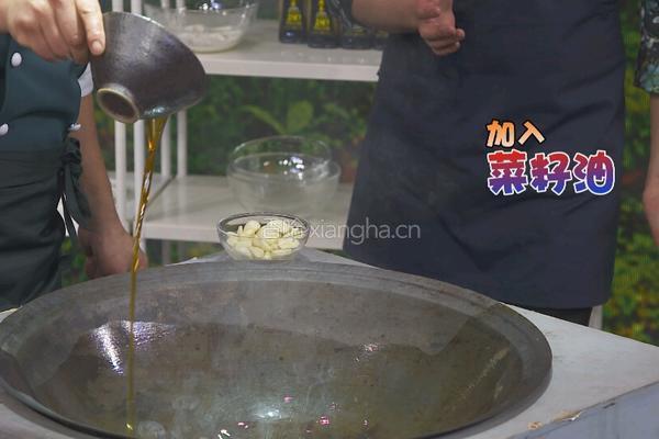 CCTV7食尚大转盘 铁锅炖大鱼的做法图解2