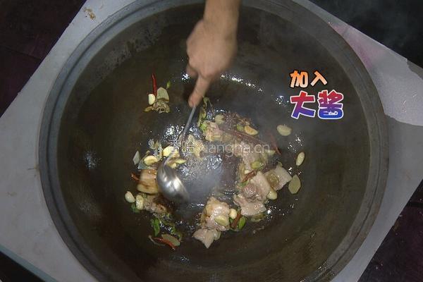 CCTV7食尚大转盘 铁锅炖大鱼的做法图解4