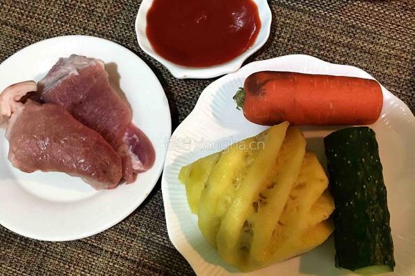 菠萝咕老肉的做法图解1