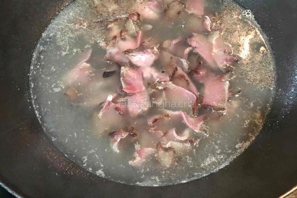 莴笋炒腊肉的做法图解2