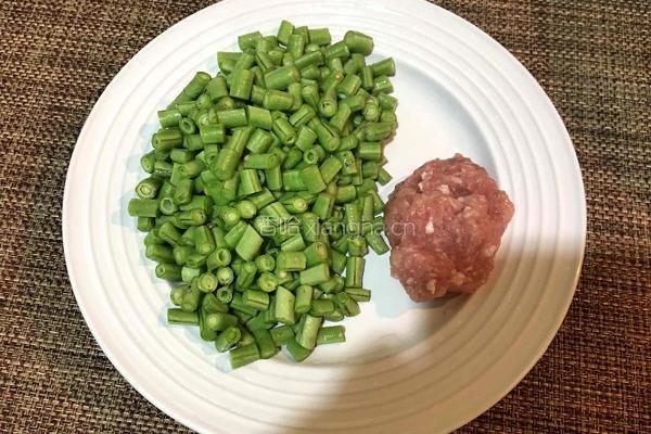 肉末豆角的做法图解2