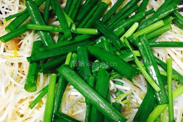 葱香花肉炒银芽的做法图解10