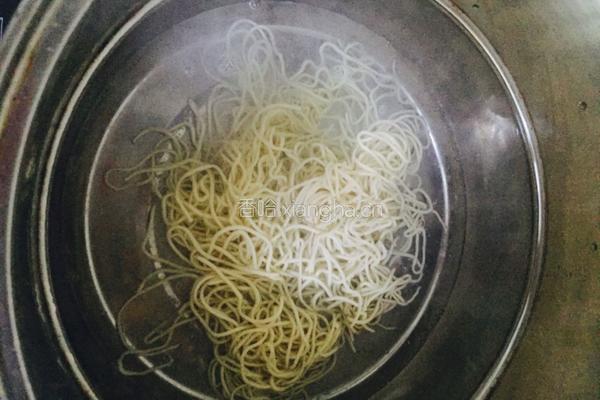 鲜虾蔬菜面的做法图解7