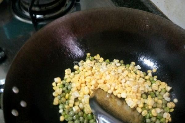 彩色粗粮炒饭的做法图解4