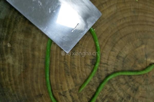 豇豆煎酿肉的做法图解2