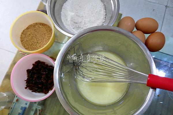 红糖桂圆戚风蛋糕的做法图解2
