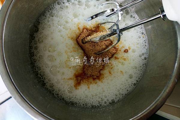 红糖桂圆戚风蛋糕的做法图解8