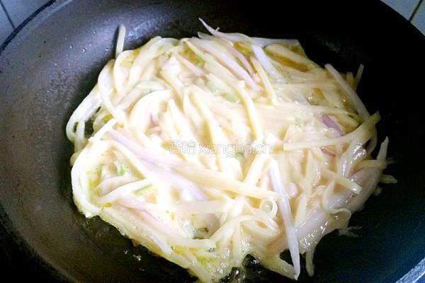 土豆鸡蛋饼的做法图解4