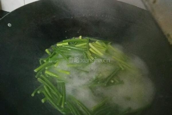 蒜苔炒烧肉的做法图解2