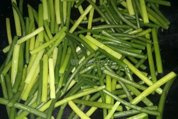 蒜苔炒烧肉的做法图解4