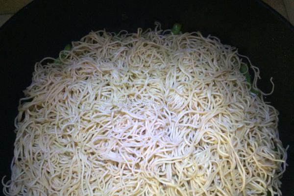豆角炒肉蒸面条的做法图解8