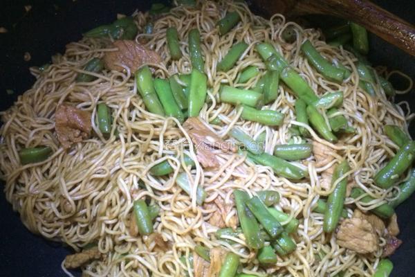 豆角炒肉蒸面条的做法图解10