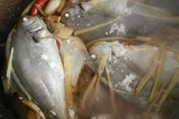 焖白鲳鱼的做法图解7