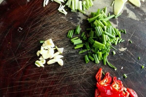 韭菜炒瑶柱的做法图解2