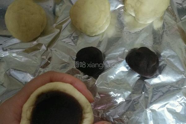 迷你版毛毛虫豆沙包的做法图解5