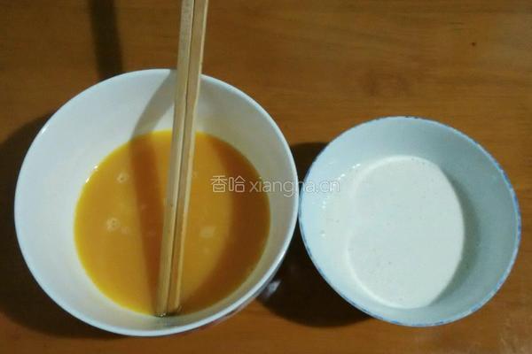 剩饭菜蛋饼的做法图解2