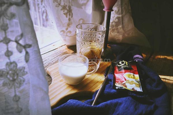 香蕉咖啡牛奶/奶昔的做法图解3
