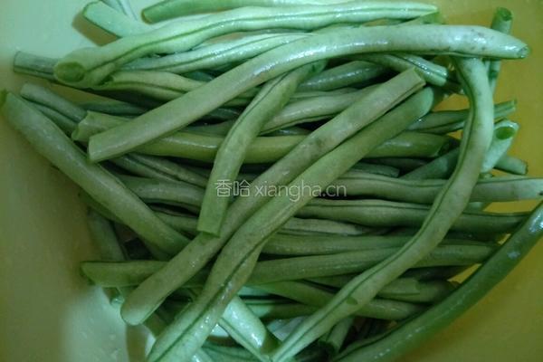 排骨炖豆角的做法图解2