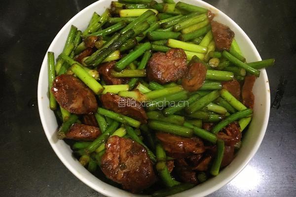 腊肠炒蒜苗