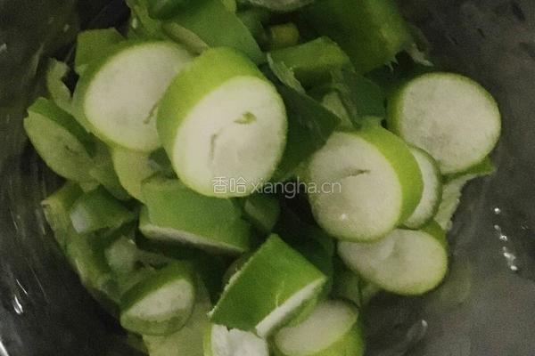 腊肠炒蒜苗的做法图解5