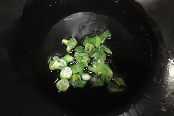 腊肠炒蒜苗的做法图解6