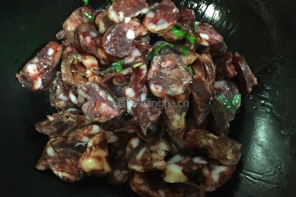 腊肠炒蒜苗的做法图解7