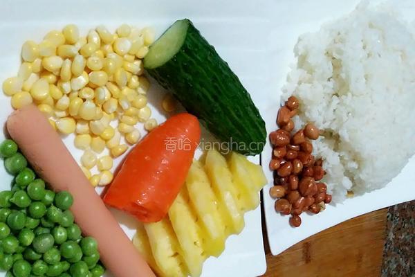 田园菠萝炒饭的做法图解1