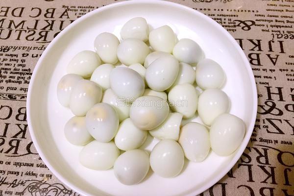 酥皮鹌鹑蛋的做法图解2